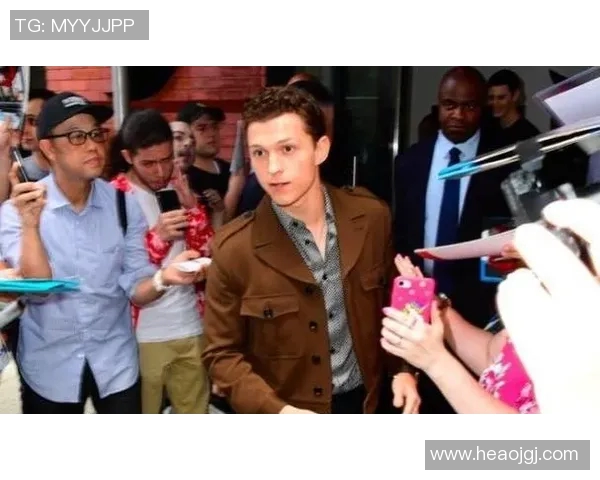 荷兰弟与足球明星亲密互动引发粉丝热议与期待