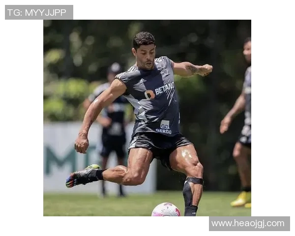 足球明星展现肌肉魅力高清照片集锦引领健身潮流