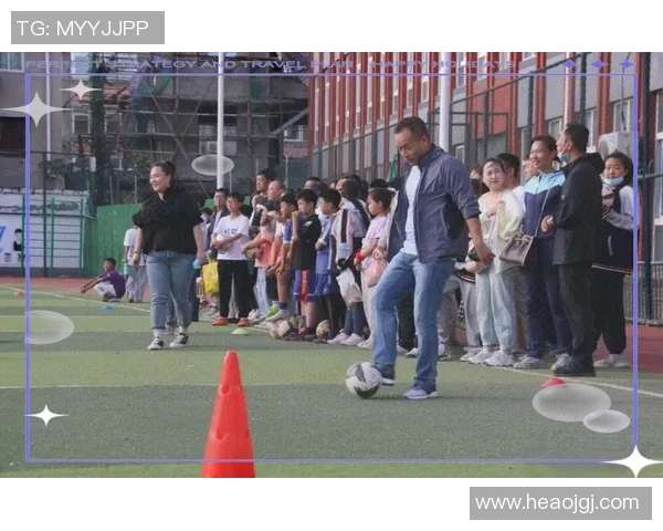 足球明星的孩子们玩乐互动视频展现亲子时光与运动魅力